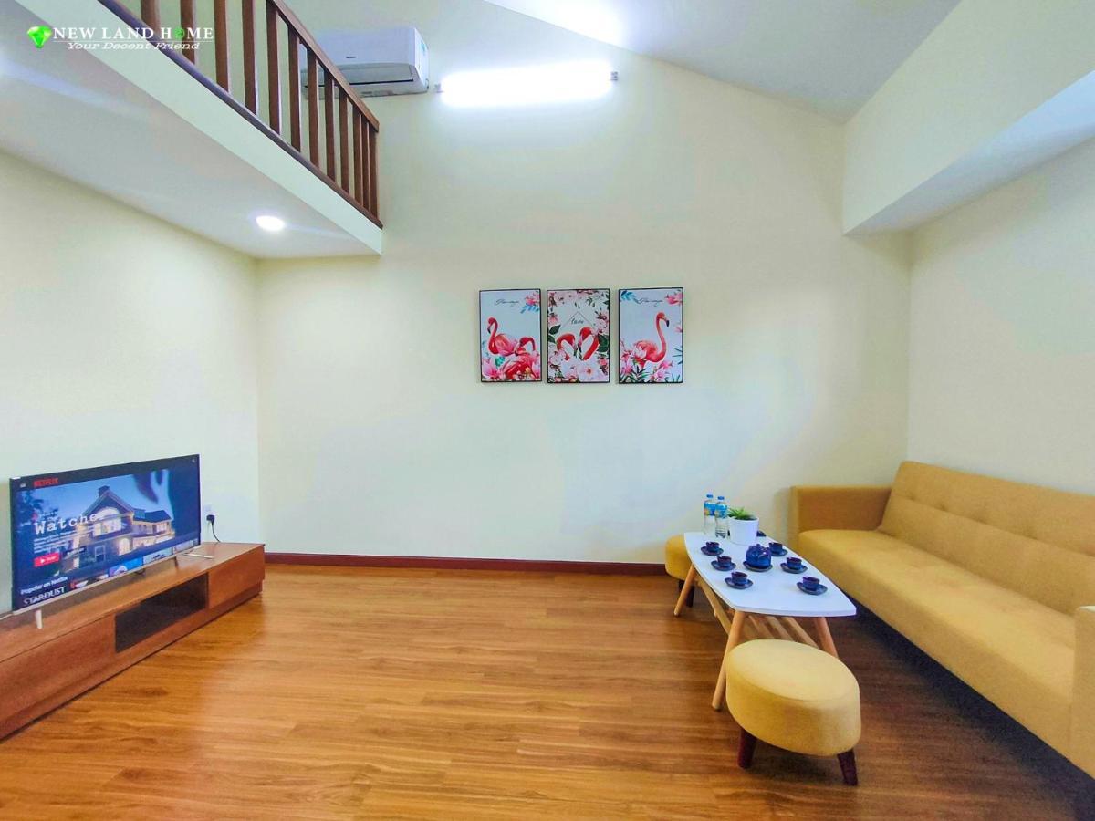 Khách sạn hẻo lánh New Land - Phu My Hung *