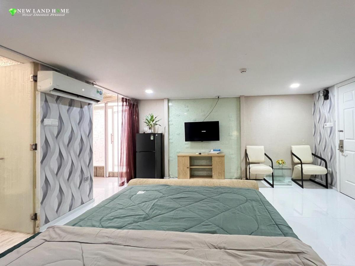 Khách sạn hẻo lánh New Land - Phu My Hung