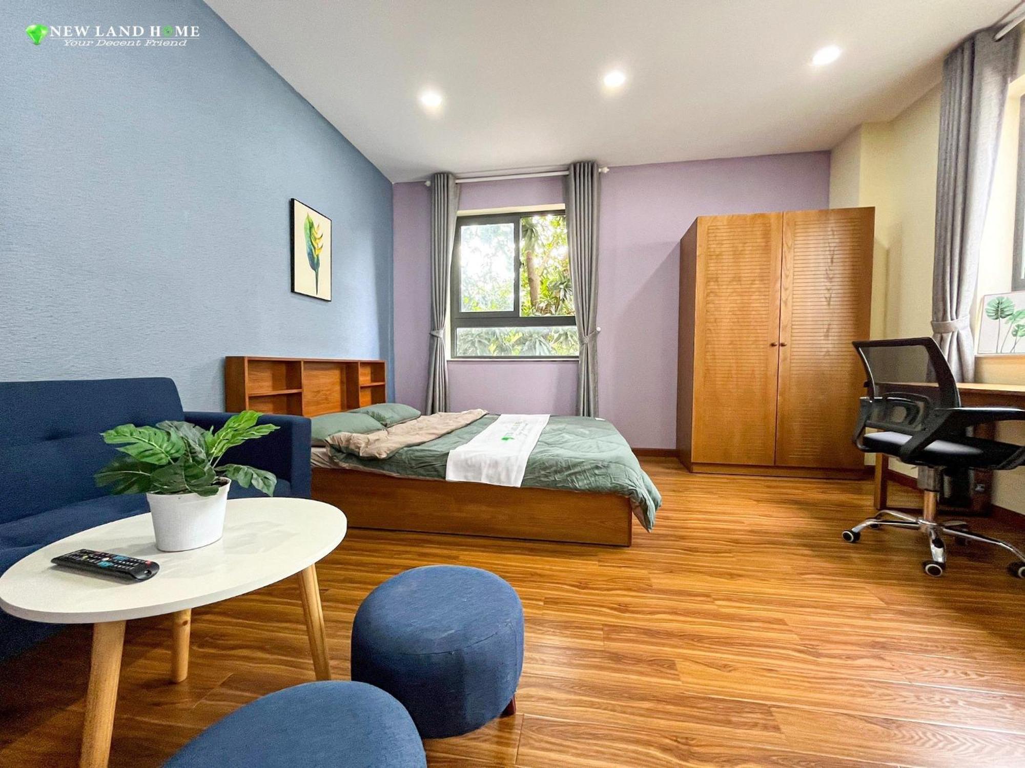 Khách sạn hẻo lánh New Land - Phu My Hung *