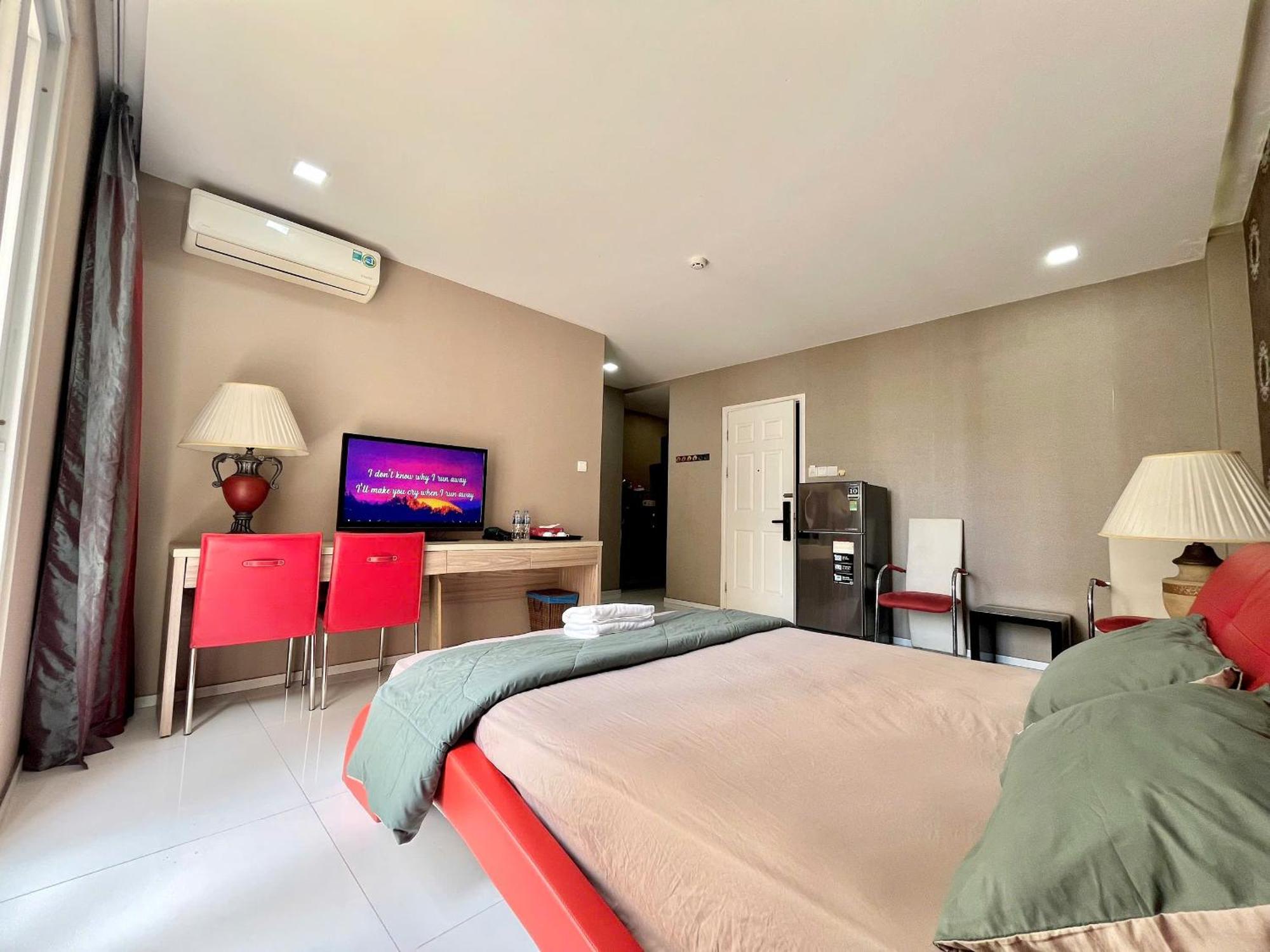 Khách sạn hẻo lánh New Land - Phu My Hung